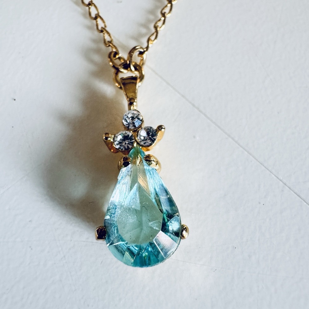 Avon NR Gold Tone Aqua Blue Crystal Y Drop Necklace Teardrop Pendant 17in